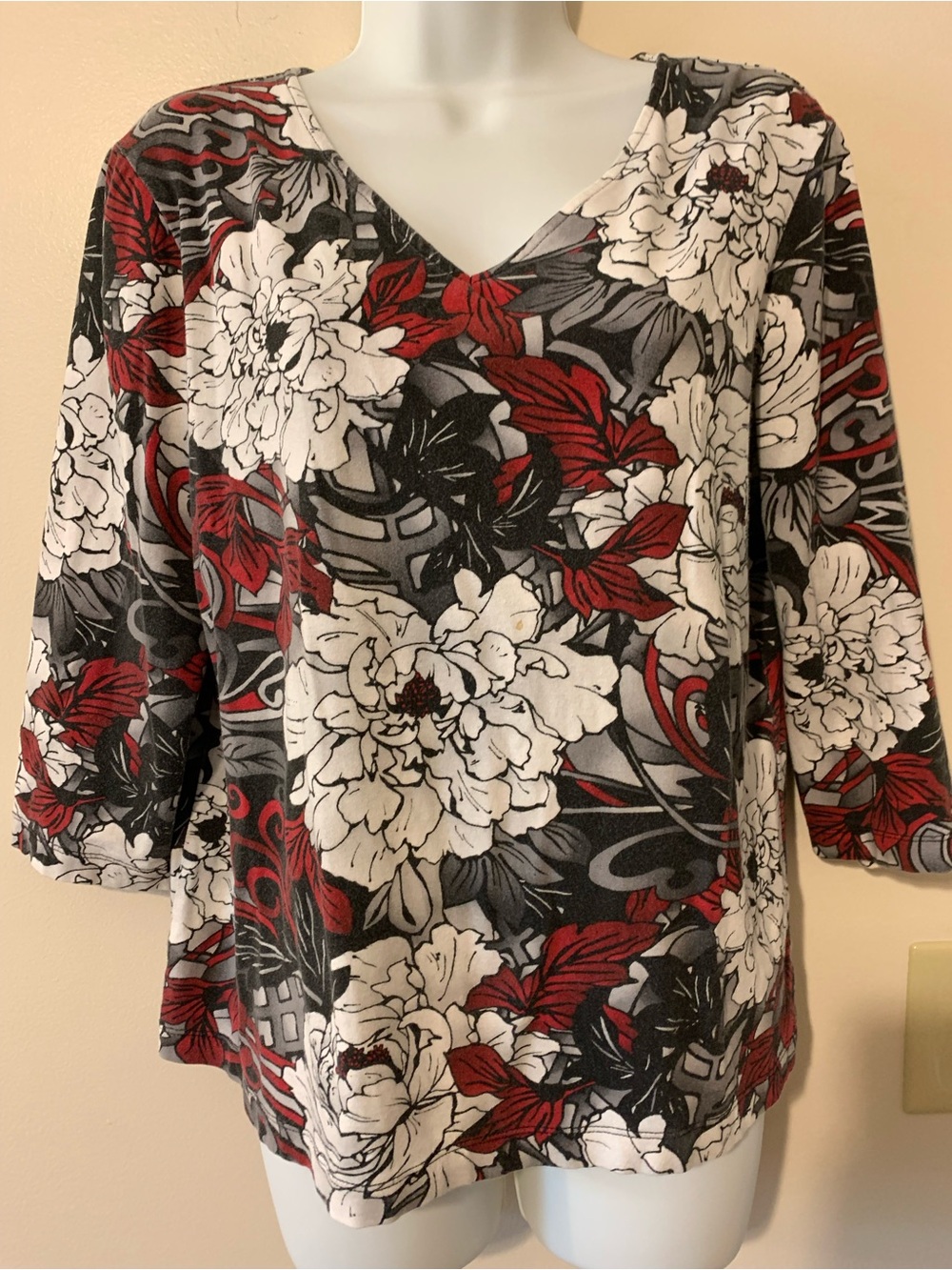 Chico's Red, Black & White Floral V-Neck Tunic